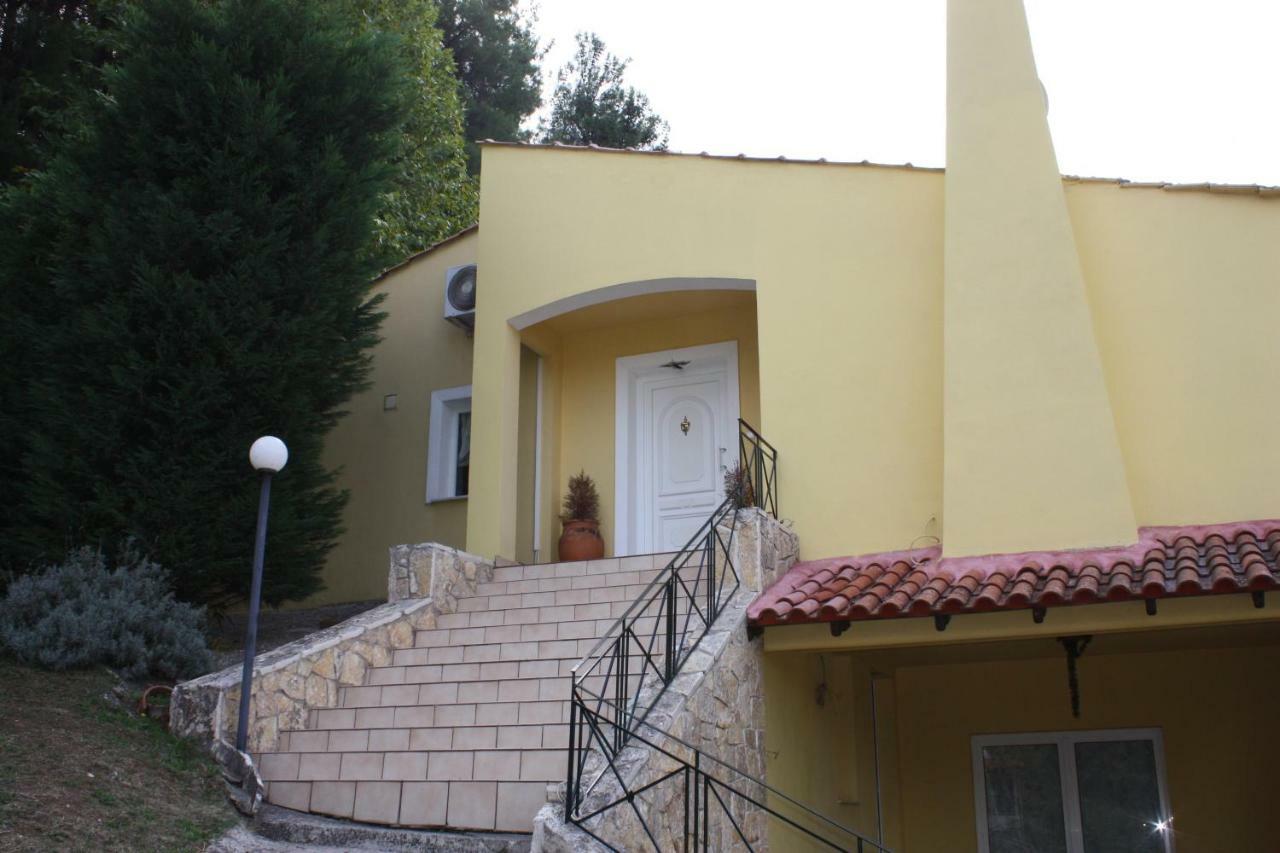 Six Steps From The Forest Zigos  Exterior photo